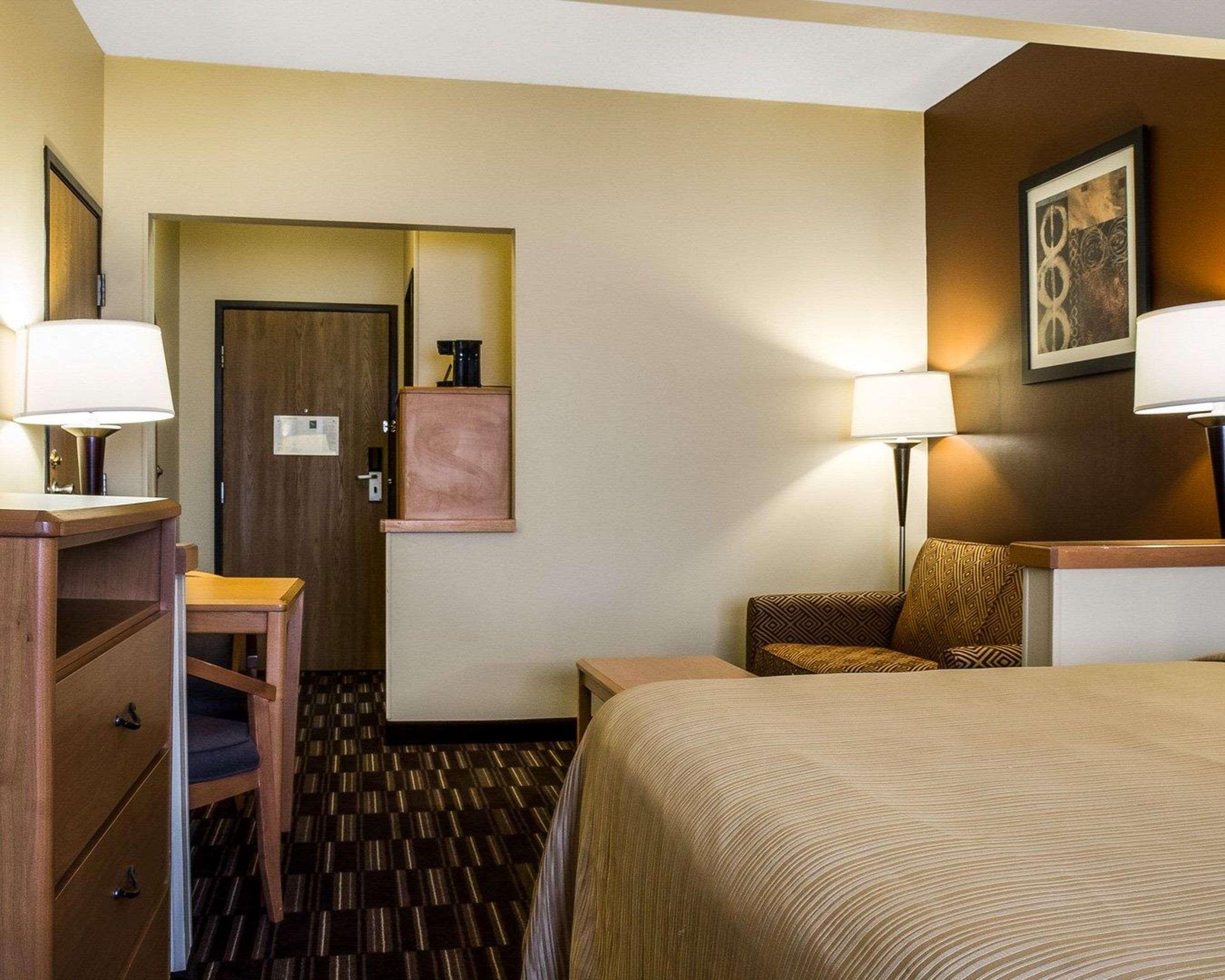 Quality Suites Near West Acres Fargo Eksteriør billede